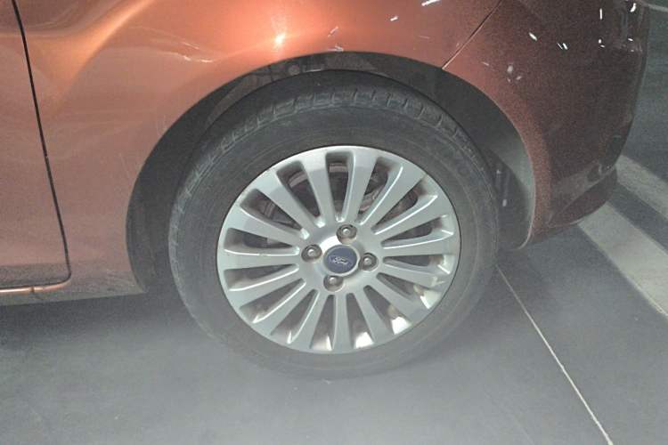 Used Ford Fiesta 2011 Hatchback 1.5L Automatic Fashion Edition Right Front Wheel Hub