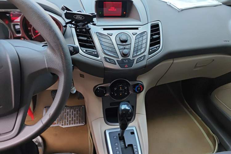 Used Ford Fiesta 2011 Sedan 1.5L Automatic Fashion Edition Audio And AC Panel