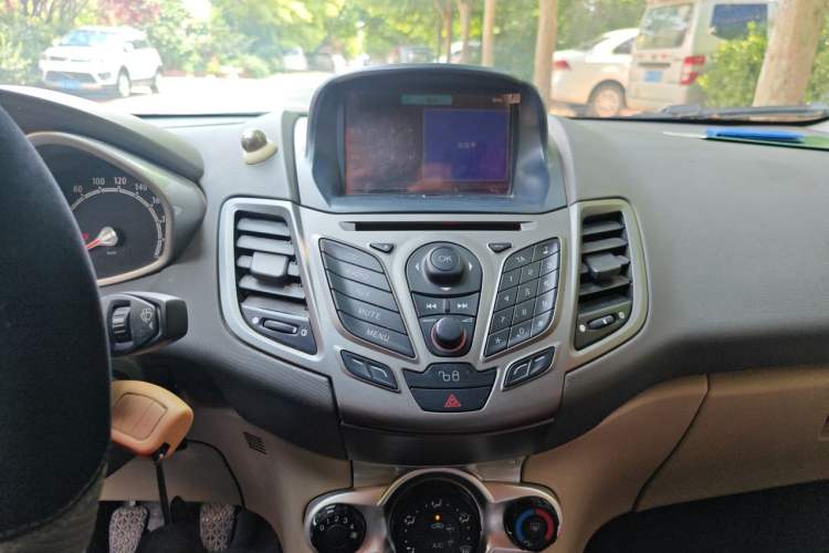 Used Ford Fiesta 2011 Hatchback 1.5L Manual Fashion Edition Audio And AC Panel