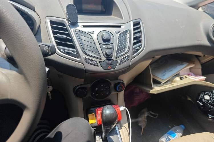 Used Ford Fiesta 2011 Sedan 1.5L Automatic Fashion Edition Audio And AC Panel