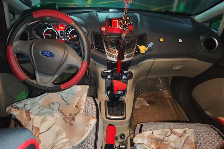 Used Ford Fiesta 2011 Hatchback 1.5L Automatic Fashion Edition Center Console