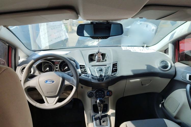 Used Ford Fiesta 2011 Hatchback 1.5L Automatic Fashion Edition Center Console