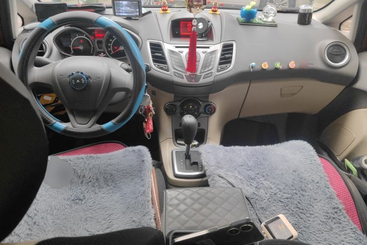 Used Ford Fiesta 2011 Hatchback 1.5L Automatic Fashion Edition Center Console