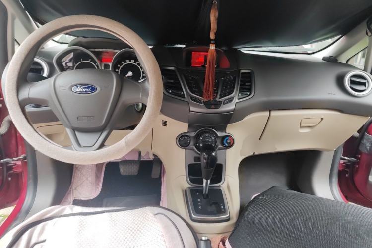 Used Ford Fiesta 2011 Hatchback 1.5L Automatic Fashion Edition Center Console