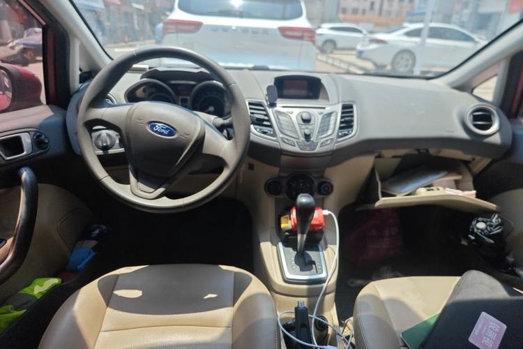 Used Ford Fiesta 2011 Sedan 1.5L Automatic Fashion Edition Center Console