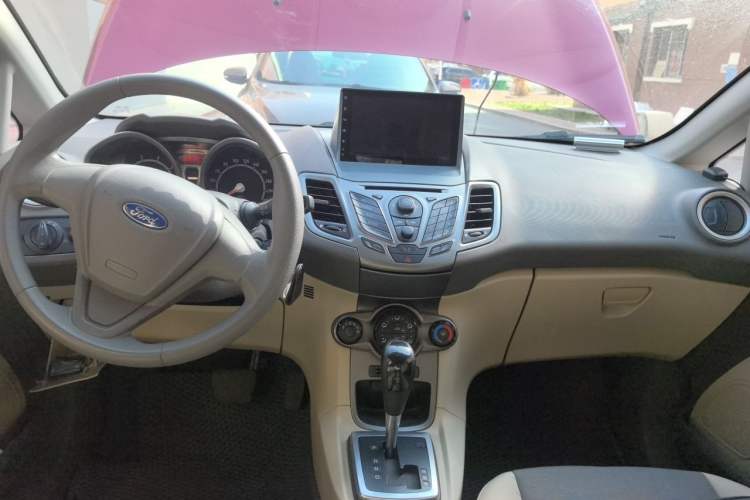 Used Ford Fiesta 2011 Hatchback 1.5L Automatic Fashion Edition Center Console