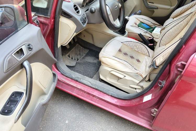 Used Ford Fiesta 2011 Hatchback 1.5L Manual Fashion Edition Driver Seat