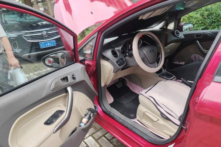 Used Ford Fiesta 2011 Hatchback 1.5L Automatic Fashion Edition Driver Seat