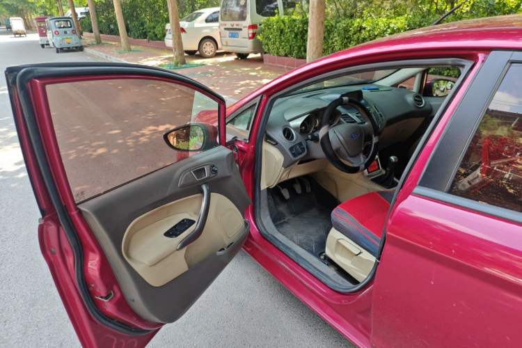 Used Ford Fiesta 2011 Hatchback 1.5L Manual Fashion Edition Driver Seat