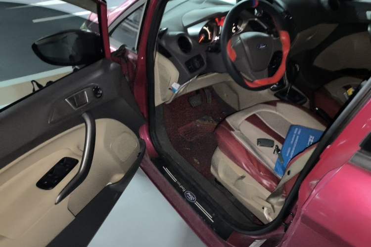 Used Ford Fiesta 2011 Hatchback 1.5L Automatic Fashion Edition Driver Seat