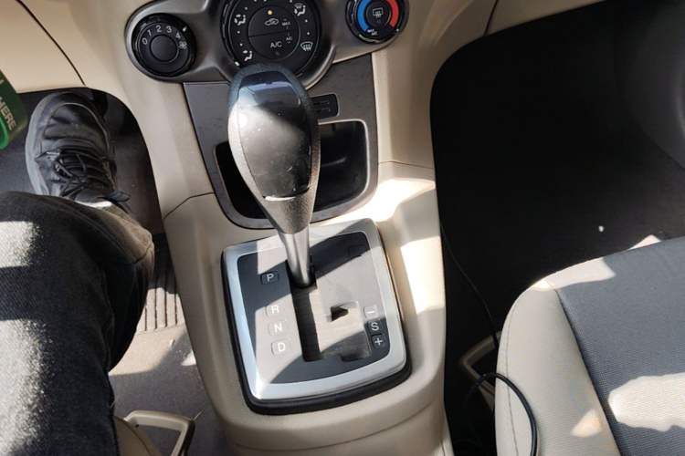 Used Ford Fiesta 2011 Hatchback 1.5L Automatic Fashion Edition Gear Lever