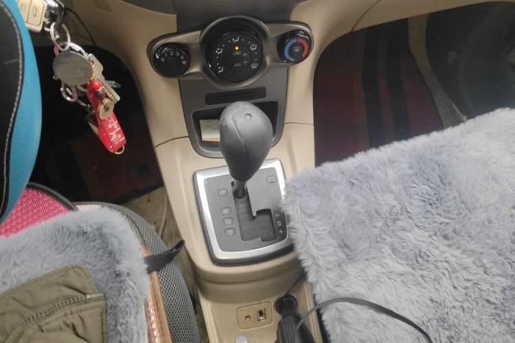 Used Ford Fiesta 2011 Hatchback 1.5L Automatic Fashion Edition Gear Lever