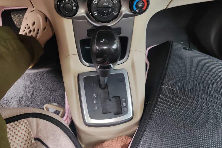 Used Ford Fiesta 2011 Hatchback 1.5L Automatic Fashion Edition Gear Lever