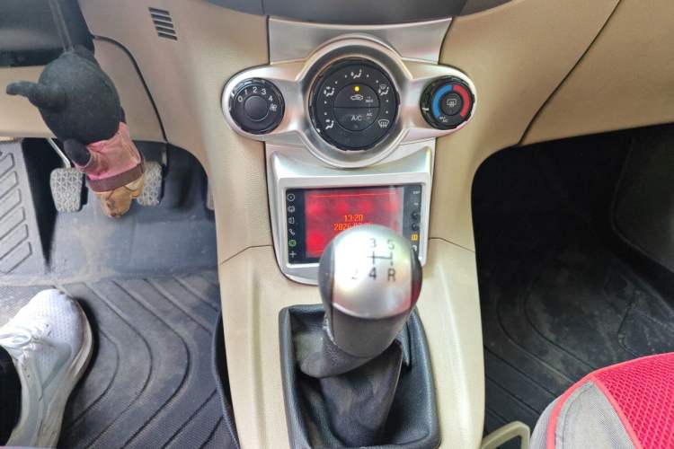 Used Ford Fiesta 2011 Hatchback 1.5L Manual Fashion Edition Gear Lever