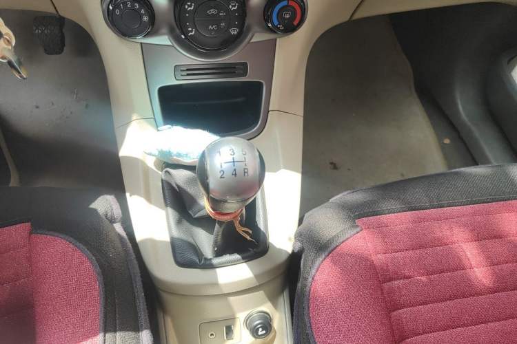 Used Ford Fiesta 2011 Hatchback 1.5L Manual Fashion Edition Gear Lever