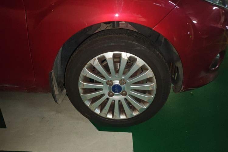 Used Ford Fiesta 2011 Hatchback 1.5L Automatic Fashion Edition Right Front Wheel Hub