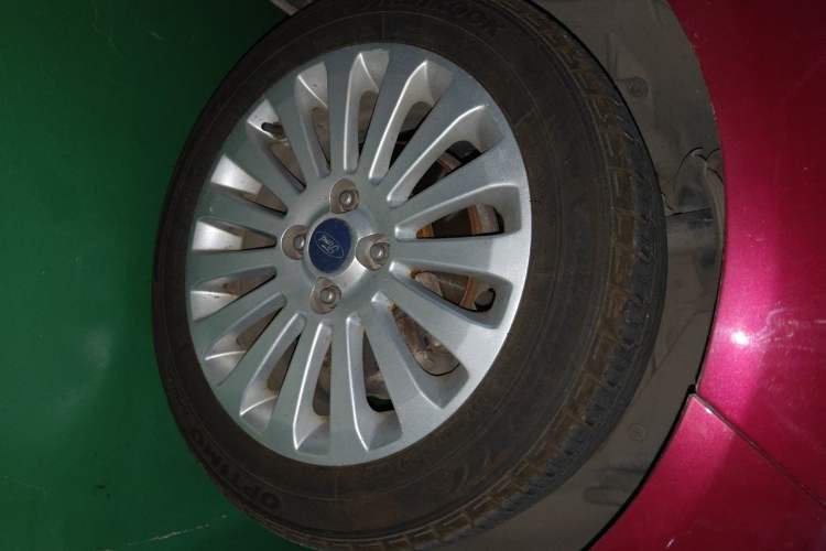 Used Ford Fiesta 2011 Sedan 1.5L Automatic Luxury Model Right Front Wheel Hub