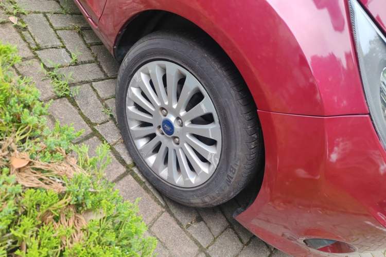 Used Ford Fiesta 2011 Hatchback 1.5L Automatic Fashion Edition Right Front Wheel Hub