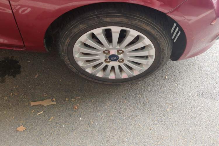 Used Ford Fiesta 2011 Hatchback 1.5L Automatic Fashion Edition Right Front Wheel Hub