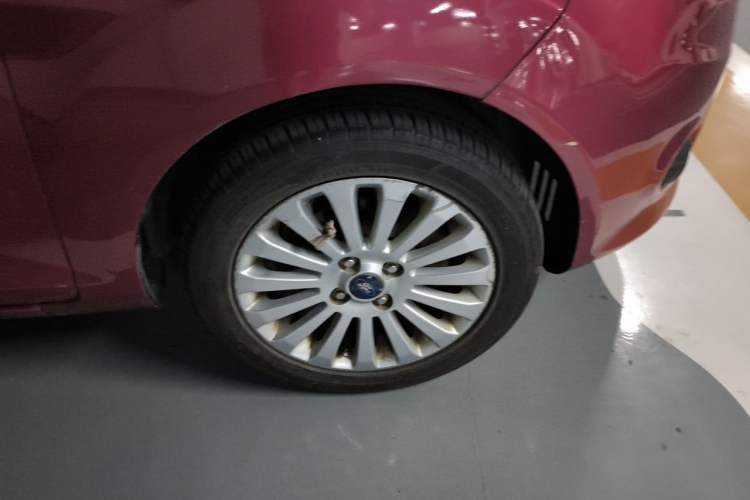 Used Ford Fiesta 2011 Hatchback 1.5L Automatic Fashion Edition Right Front Wheel Hub