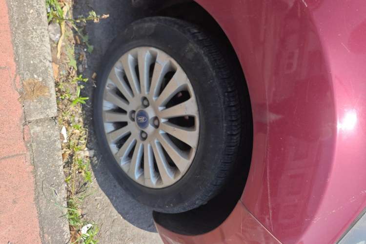 Used Ford Fiesta 2011 Sedan 1.5L Automatic Fashion Edition Right Front Wheel Hub