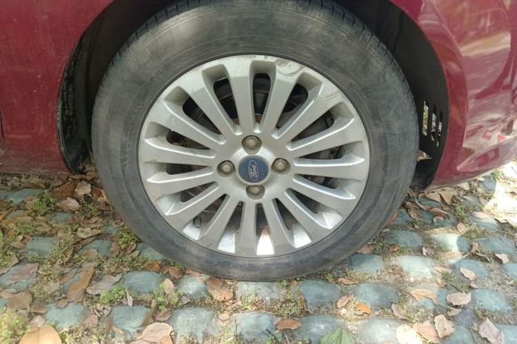 Used Ford Fiesta 2011 Hatchback 1.5L Automatic Fashion Edition Right Front Wheel Hub