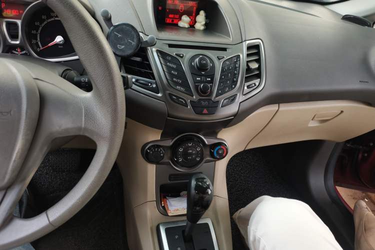 Used Ford Fiesta 2011 Hatchback 1.5L Automatic Fashion Edition Audio And AC Panel