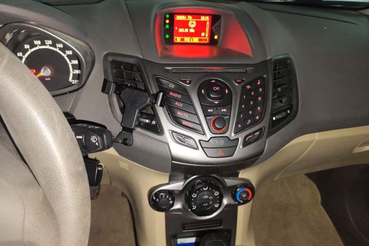 Used Ford Fiesta 2011 Hatchback 1.5L Automatic Fashion Edition Audio And AC Panel