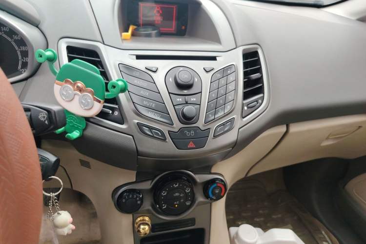 Used Ford Fiesta 2011 Sedan 1.5L Manual Fashion Edition Audio And AC Panel