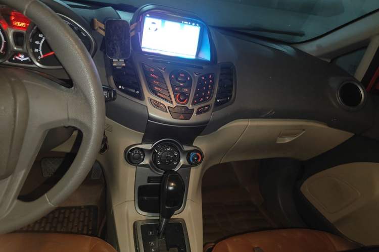 Used Ford Fiesta 2011 Hatchback 1.5L Automatic Fashion Edition Audio And AC Panel