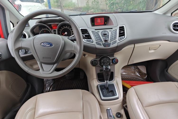 Used Ford Fiesta 2011 Hatchback 1.5L Automatic Fashion Edition Center Console