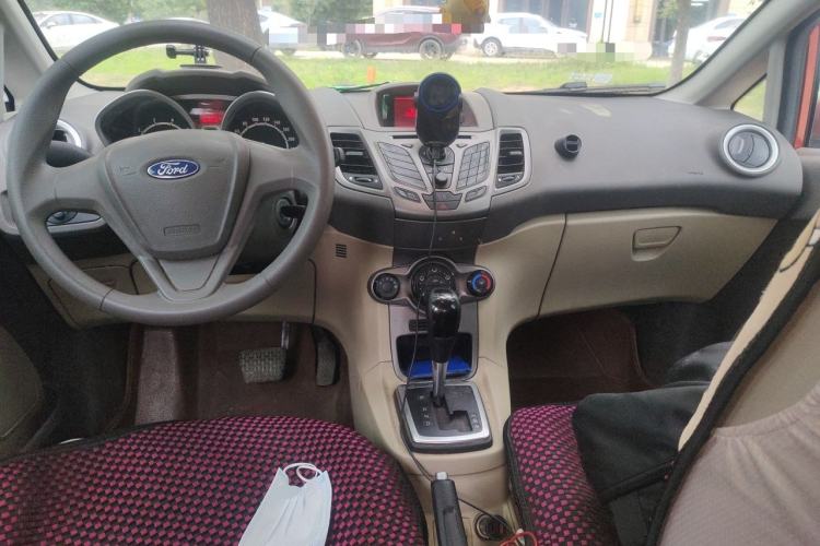 Used Ford Fiesta 2011 Hatchback 1.5L Automatic Fashion Edition Center Console