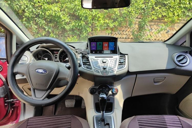 Used Ford Fiesta 2011 Hatchback 1.5L Automatic Fashion Edition Center Console