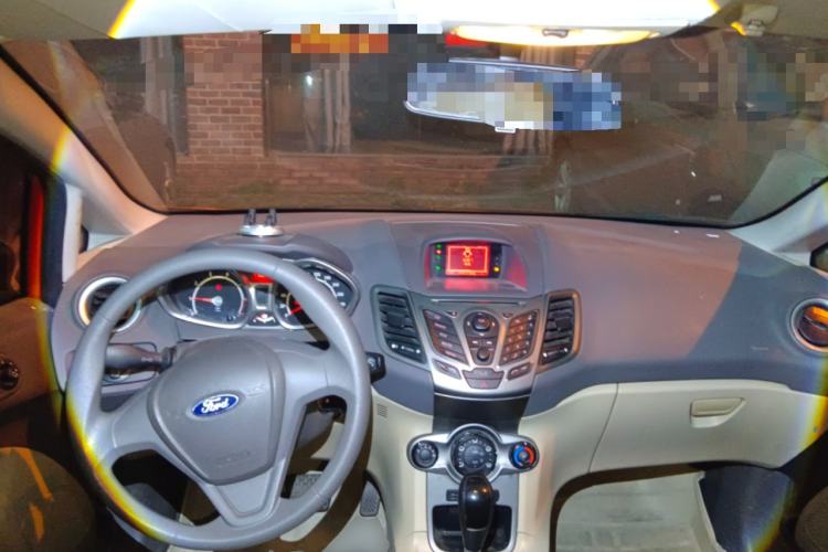 Used Ford Fiesta 2011 Hatchback 1.5L Automatic Fashion Edition Center Console