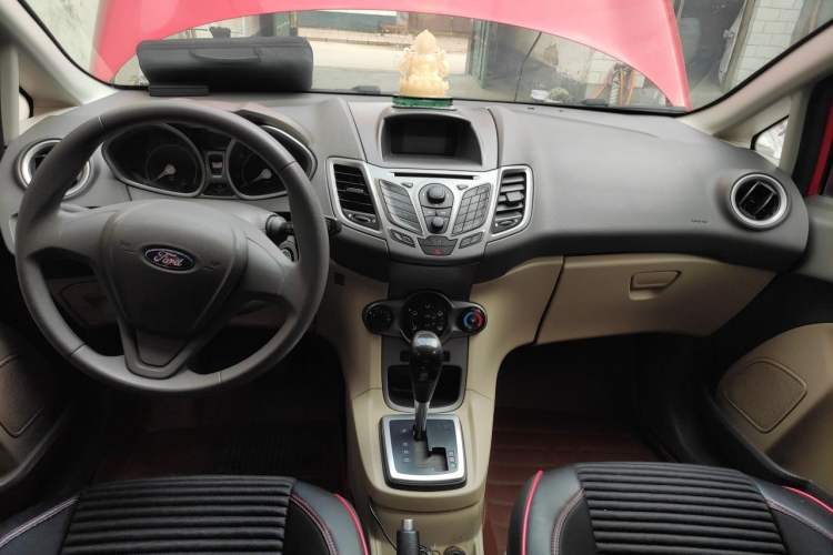 Used Ford Fiesta 2011 Sedan 1.5L Automatic Fashion Edition Center Console