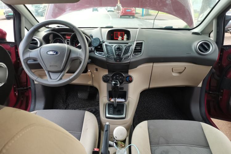 Used Ford Fiesta 2011 Hatchback 1.5L Automatic Fashion Edition Center Console