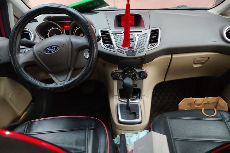 Used Ford Fiesta 2011 Hatchback 1.5L Automatic Fashion Edition Center Console