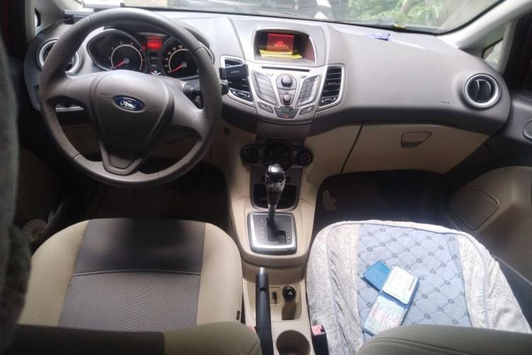 Used Ford Fiesta 2011 Hatchback 1.5L Automatic Fashion Edition Center Console