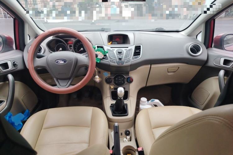 Used Ford Fiesta 2011 Sedan 1.5L Manual Fashion Edition Center Console