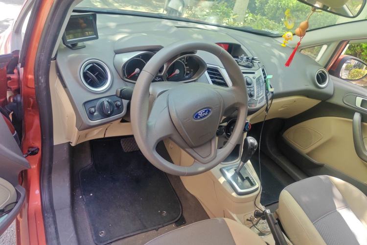 Used Ford Fiesta 2011 Hatchback 1.5L Automatic Fashion Edition Center Console