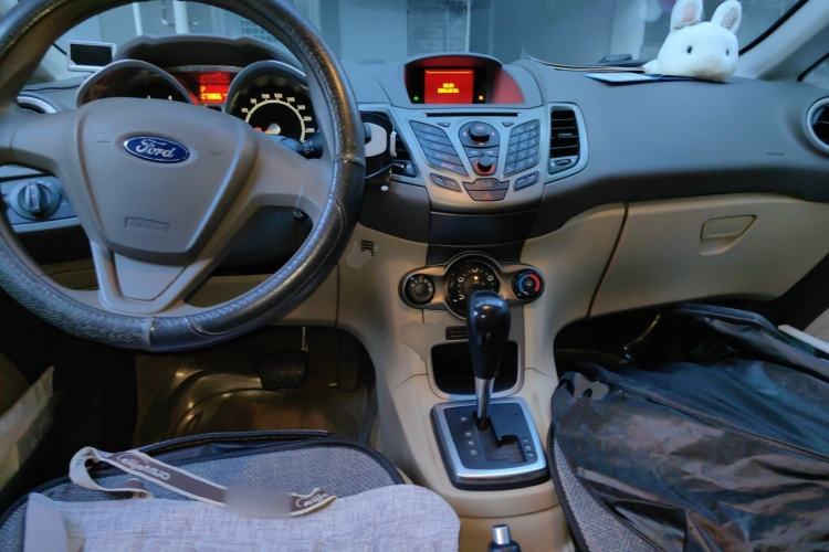 Used Ford Fiesta 2011 Hatchback 1.5L Automatic Fashion Edition Center Console
