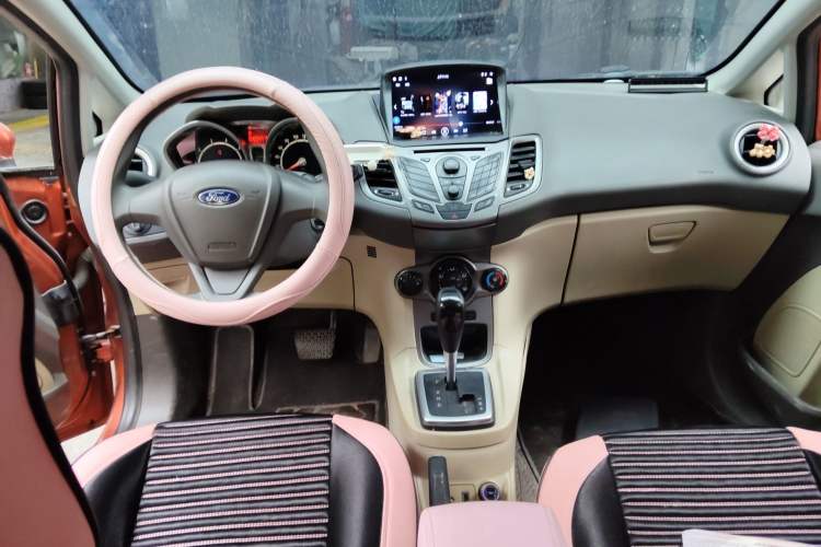 Used Ford Fiesta 2011 Hatchback 1.5L Automatic Fashion Edition Center Console