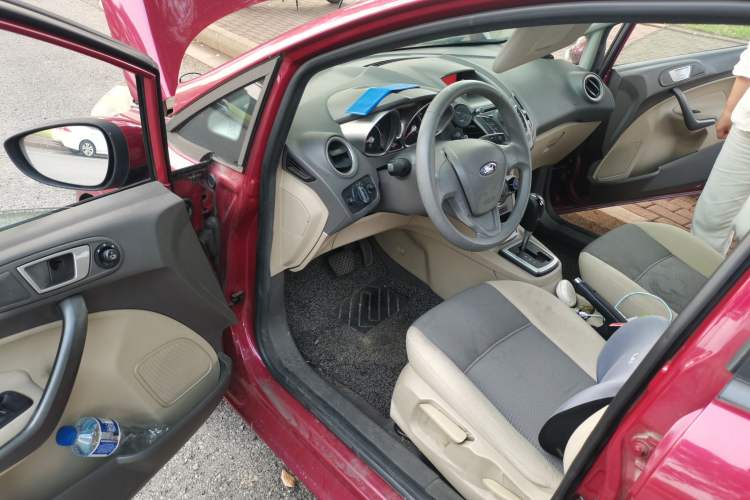Used Ford Fiesta 2011 Hatchback 1.5L Automatic Fashion Edition Driver Seat