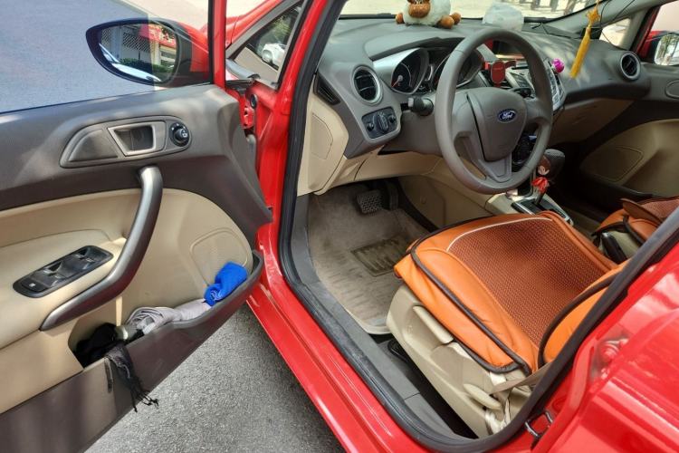 Used Ford Fiesta 2011 Hatchback 1.5L Automatic Fashion Edition Driver Seat