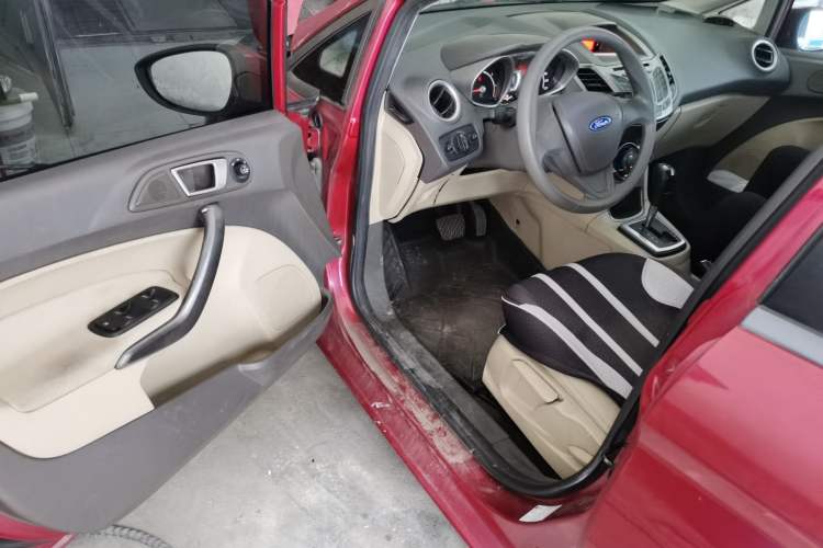 Used Ford Fiesta 2011 Hatchback 1.5L Automatic Fashion Edition Driver Seat