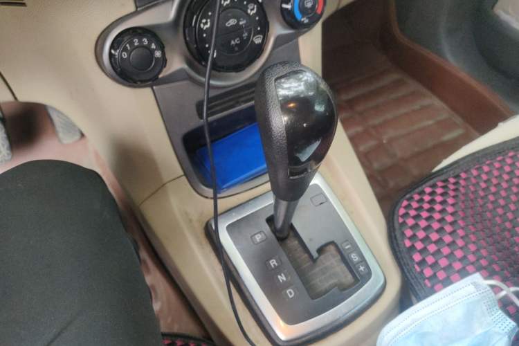 Used Ford Fiesta 2011 Hatchback 1.5L Automatic Fashion Edition Gear Lever