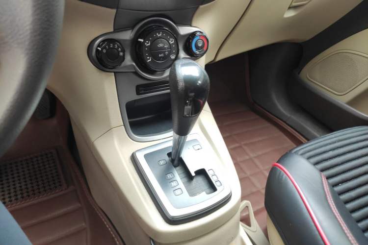 Used Ford Fiesta 2011 Sedan 1.5L Automatic Fashion Edition Gear Lever