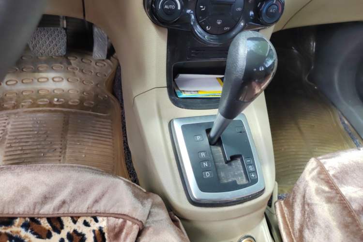 Used Ford Fiesta 2011 Sedan 1.5L Automatic Luxury Model Gear Lever