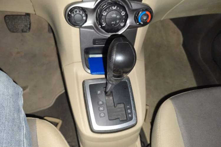 Used Ford Fiesta 2011 Hatchback 1.5L Automatic Fashion Edition Gear Lever