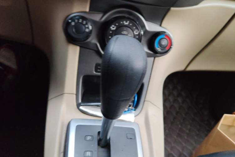 Used Ford Fiesta 2011 Hatchback 1.5L Automatic Fashion Edition Gear Lever